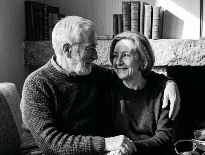 Ricardo y Patricia, 77 y 75 años, en su casa de Las Condes
